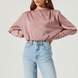 Mauve Long-Sleeved Shoulder Top